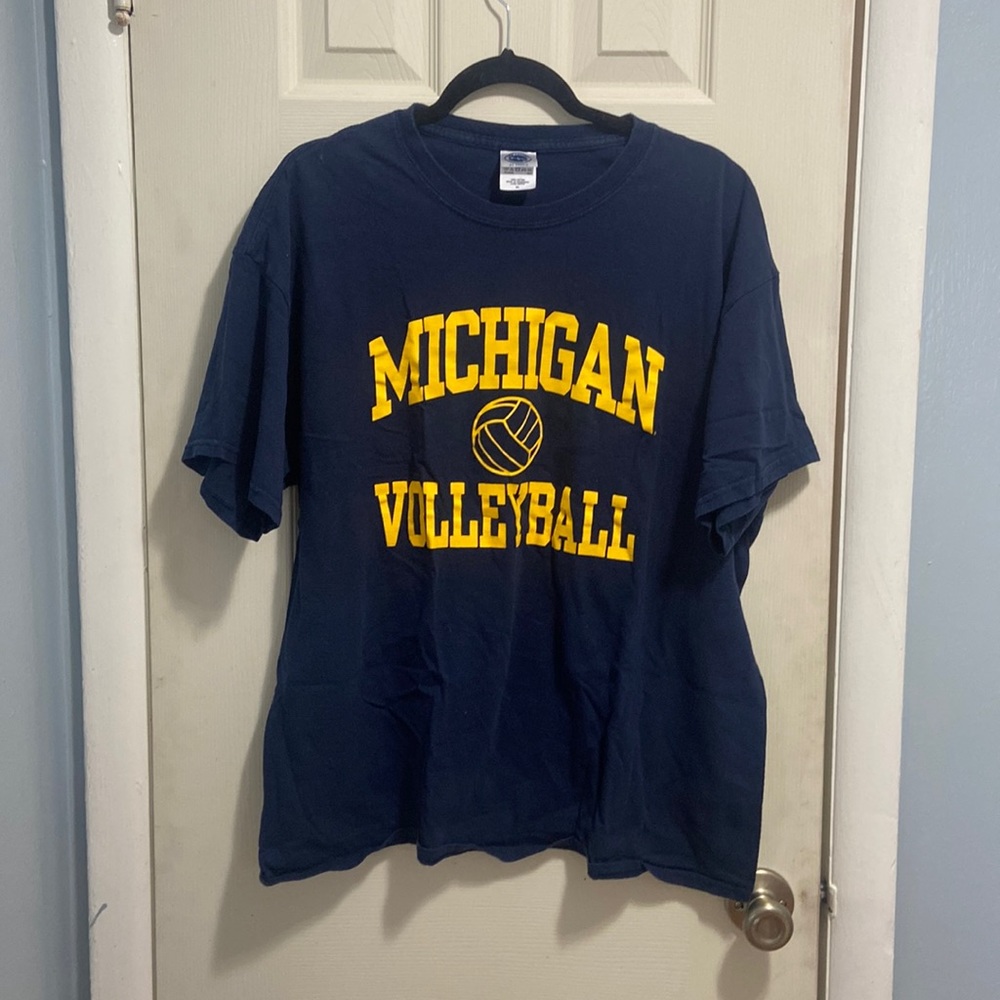 U of M volleyball t shirt size XL